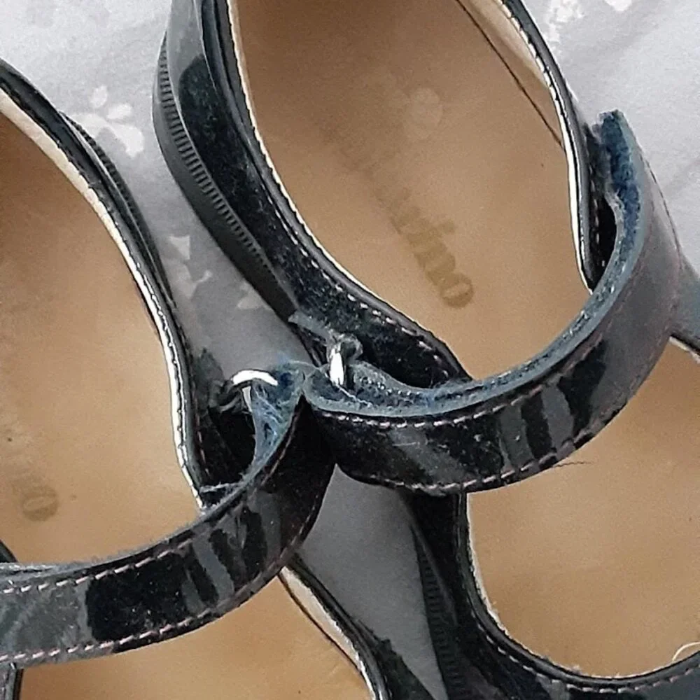 NATURINO Wing Tipped Navy w/ Burgundy Trim Patent Leather Maryjane shoes